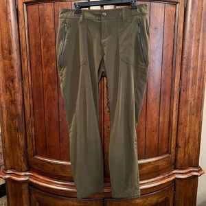 Columbia pants  Olive green. Large. No wear